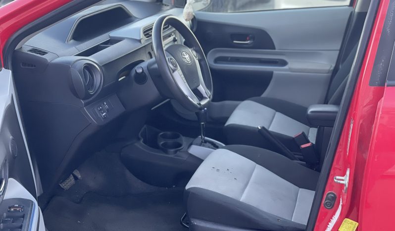 
								Toyota Prius C full									