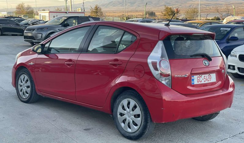 
								Toyota Prius C full									