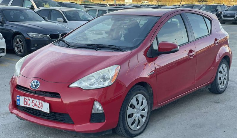 
								Toyota Prius C full									