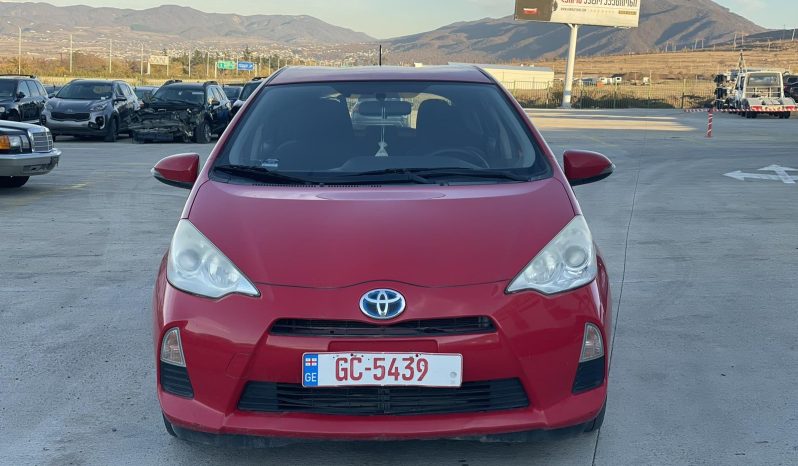
								Toyota Prius C full									