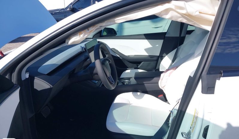 
								Tesla Model 3 full									