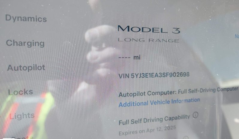 
								Tesla Model 3 full									