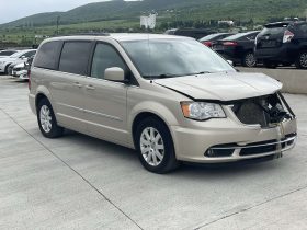 Chrysler Town and country