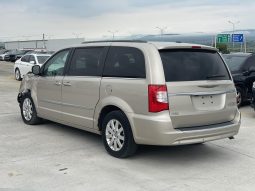 
										Chrysler Town and country full									