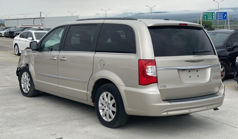 
								Chrysler Town and country full									
