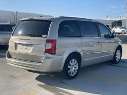 
										Chrysler Town and country full									