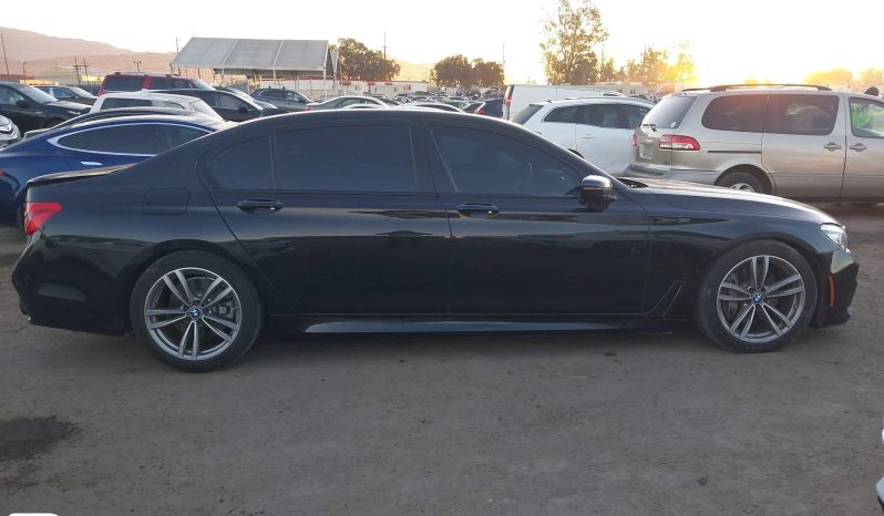 
								BMW 740i full									