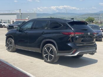 TOYOTA HIGLANDER