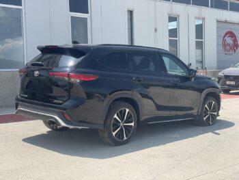 TOYOTA HIGLANDER