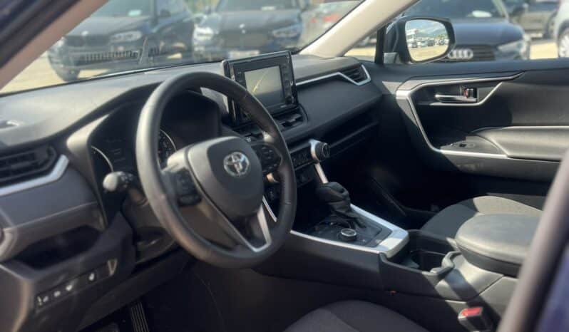 
								TOYOTA RAV 4 XLE full									
