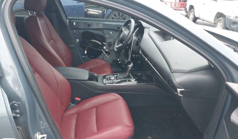
								MAZDA CX-30 full									