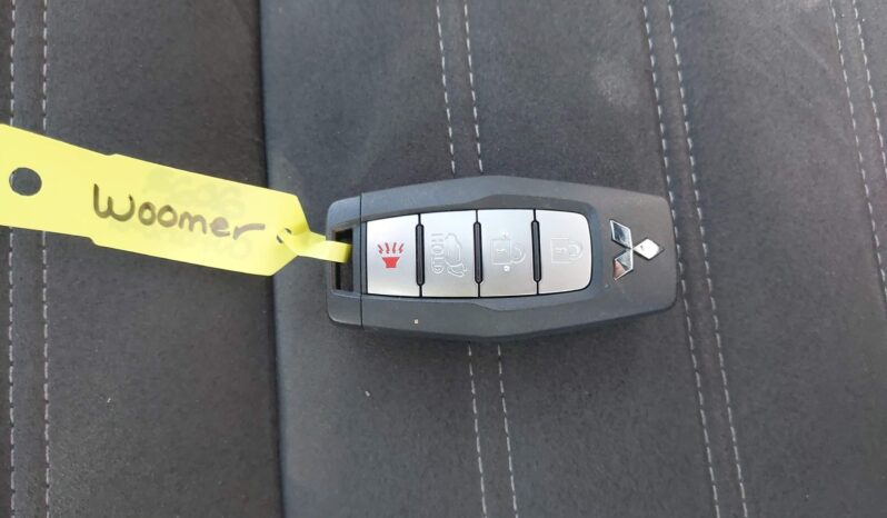 
								MITSUBISHI OUTLANDER full									