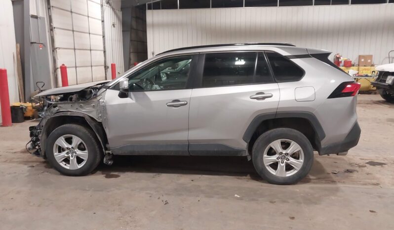
								Toyota RAV4 full									