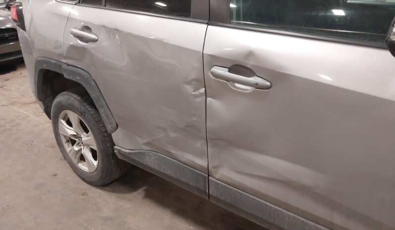 
								Toyota RAV4 full									