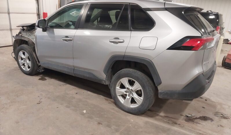 
								Toyota RAV4 full									