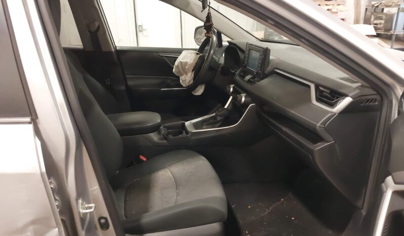 
								Toyota RAV4 full									