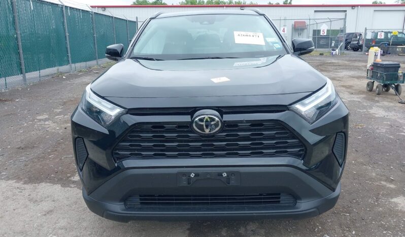 
								Toyota RAV4 Xle full									