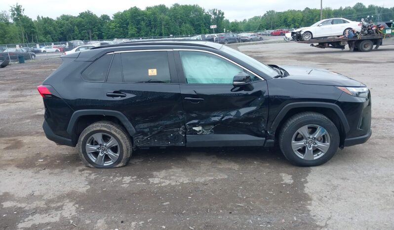 
								Toyota RAV4 Xle full									