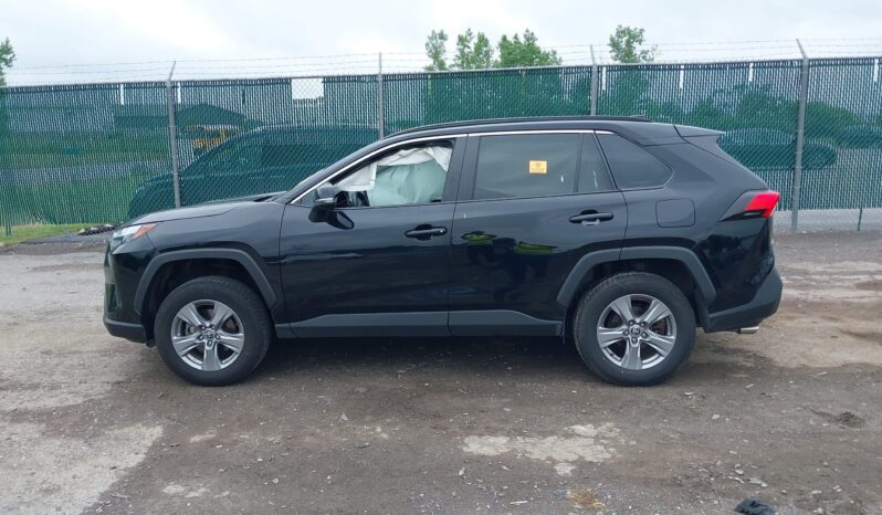 
								Toyota RAV4 Xle full									