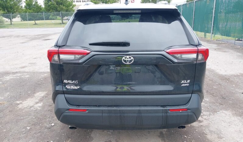 
								Toyota RAV4 Xle full									