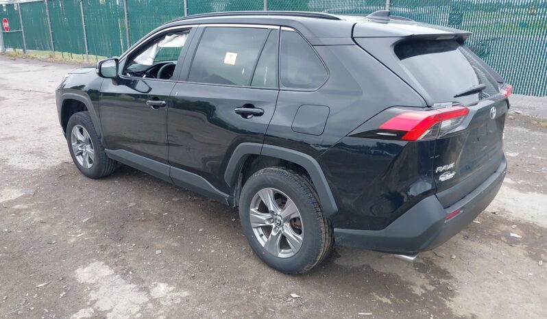 
								Toyota RAV4 Xle full									