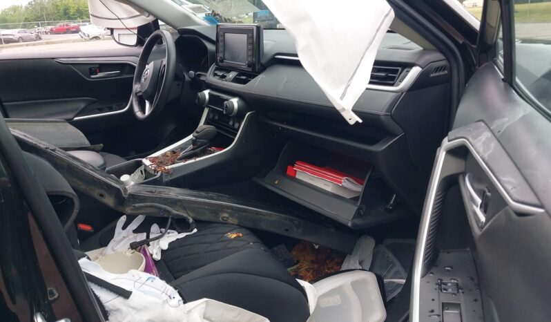 
								Toyota RAV4 Xle full									