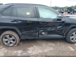 
										Toyota RAV4 Xle full									