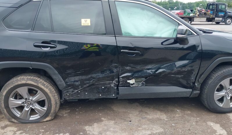 
								Toyota RAV4 Xle full									