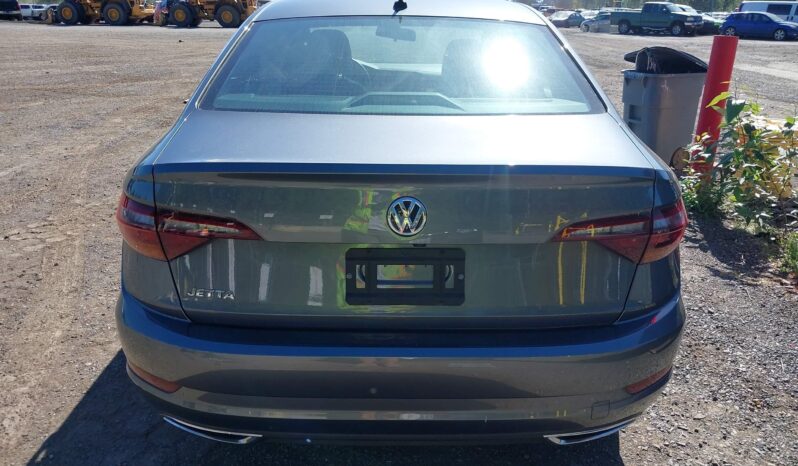 
								Volkswagen Jetta full									