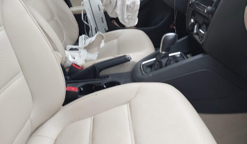 
								Volkswagen Jetta full									