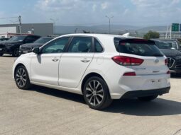
										Hyundai Elantra Gt full									