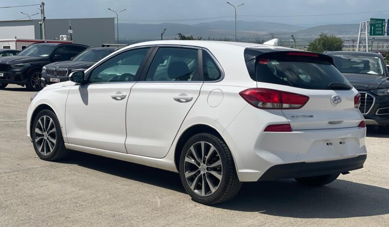 
								Hyundai Elantra Gt full									
