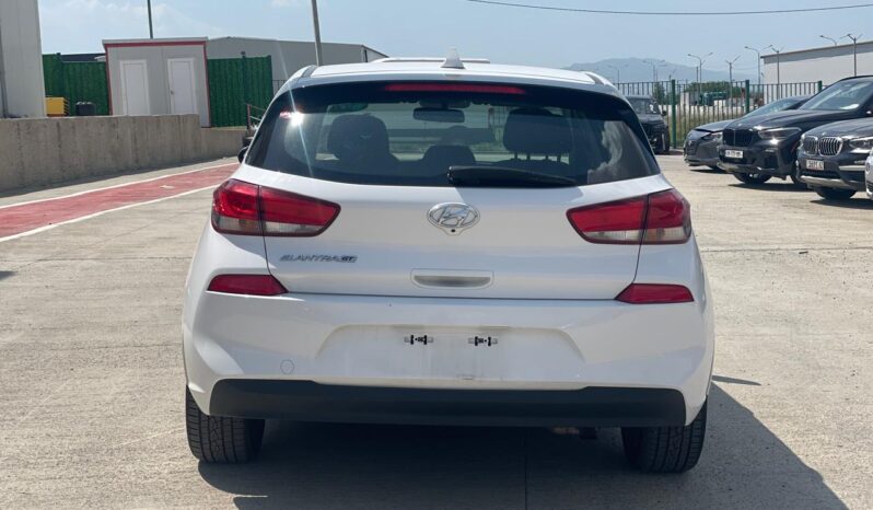 
								Hyundai Elantra Gt full									