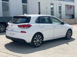 
										Hyundai Elantra Gt full									