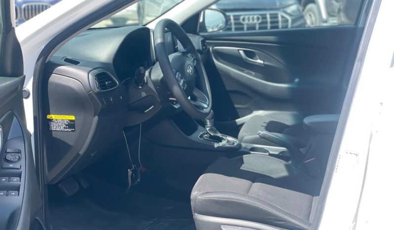 
								Hyundai Elantra Gt full									