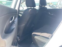 
										Hyundai Elantra Gt full									