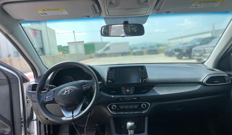 
								Hyundai Elantra Gt full									