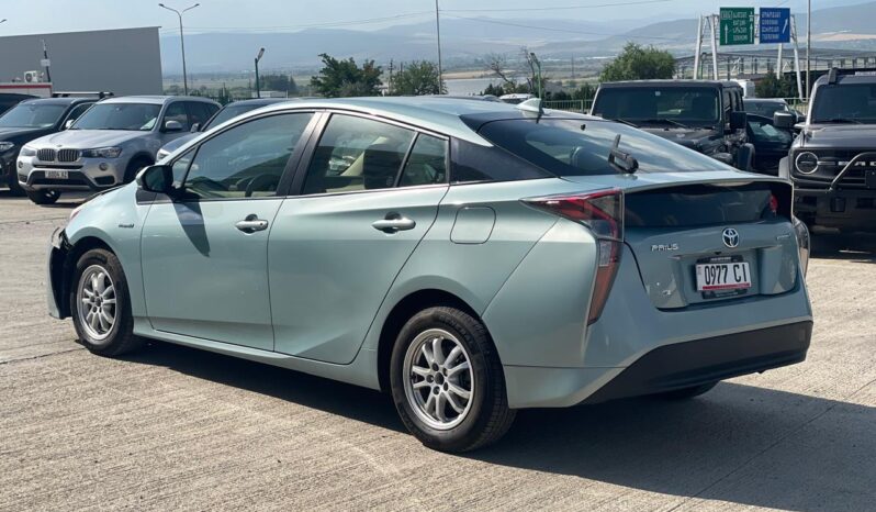 
								Toyota Prius full									