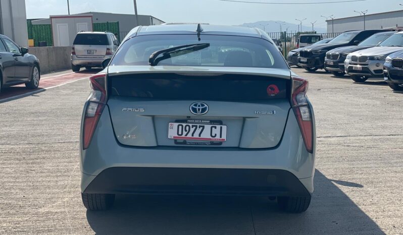
								Toyota Prius full									