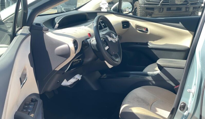 
								Toyota Prius full									