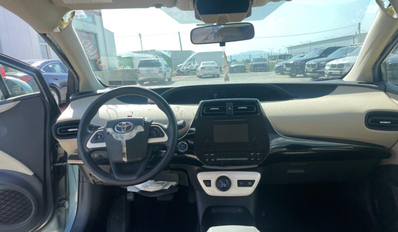 
								Toyota Prius full									
