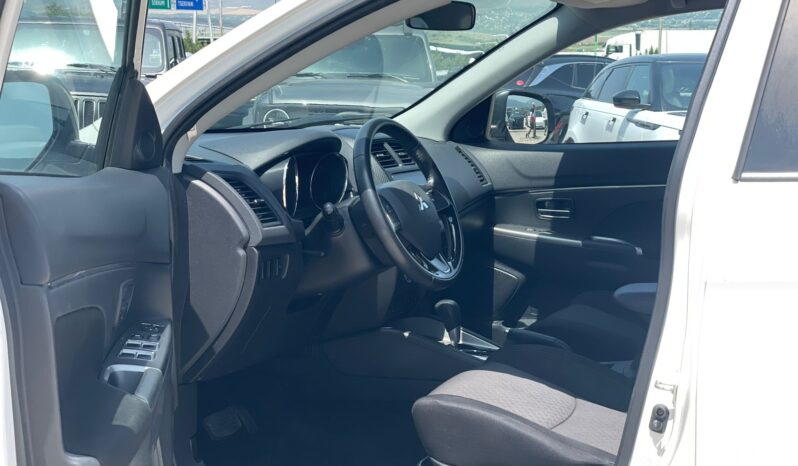 
								Mitsubishi Outlander Sport full									