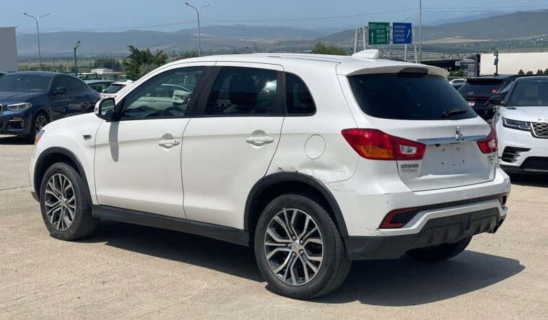 
								Mitsubishi Outlander Sport full									