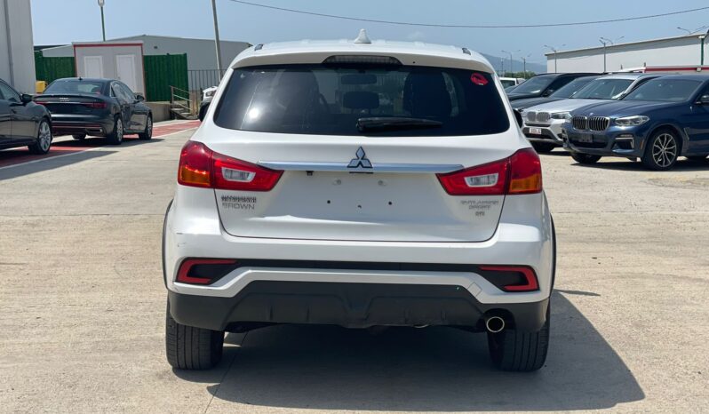 
								Mitsubishi Outlander Sport full									