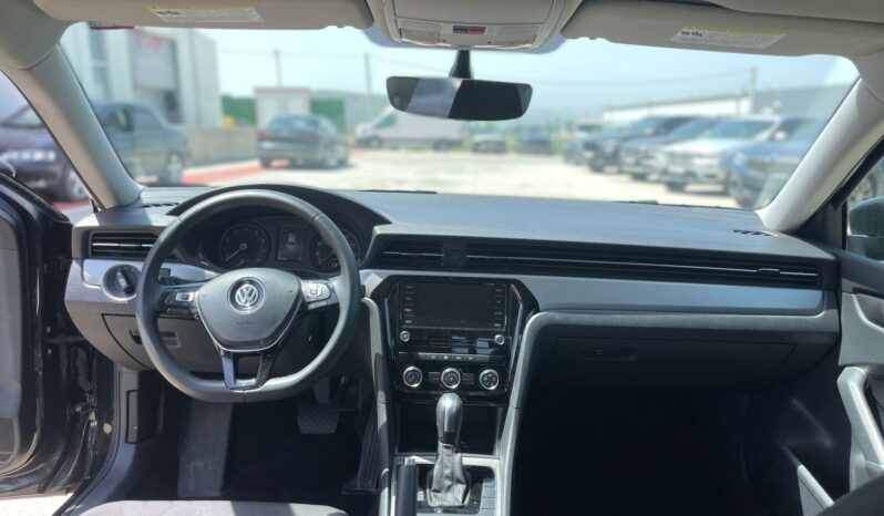 
								Volkswagen Passat full									