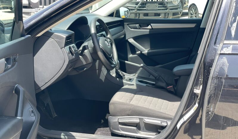 
								Volkswagen Passat full									