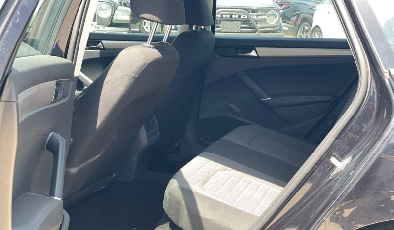 
								Volkswagen Passat full									