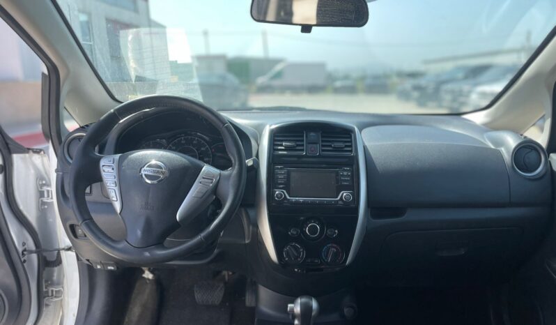 
								Nissan Versa full									