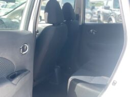 
										Nissan Versa full									