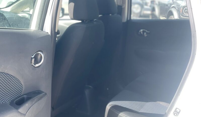 
								Nissan Versa full									